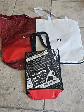 3/10$ lululemon athletica red, black and white reusable tote bag set